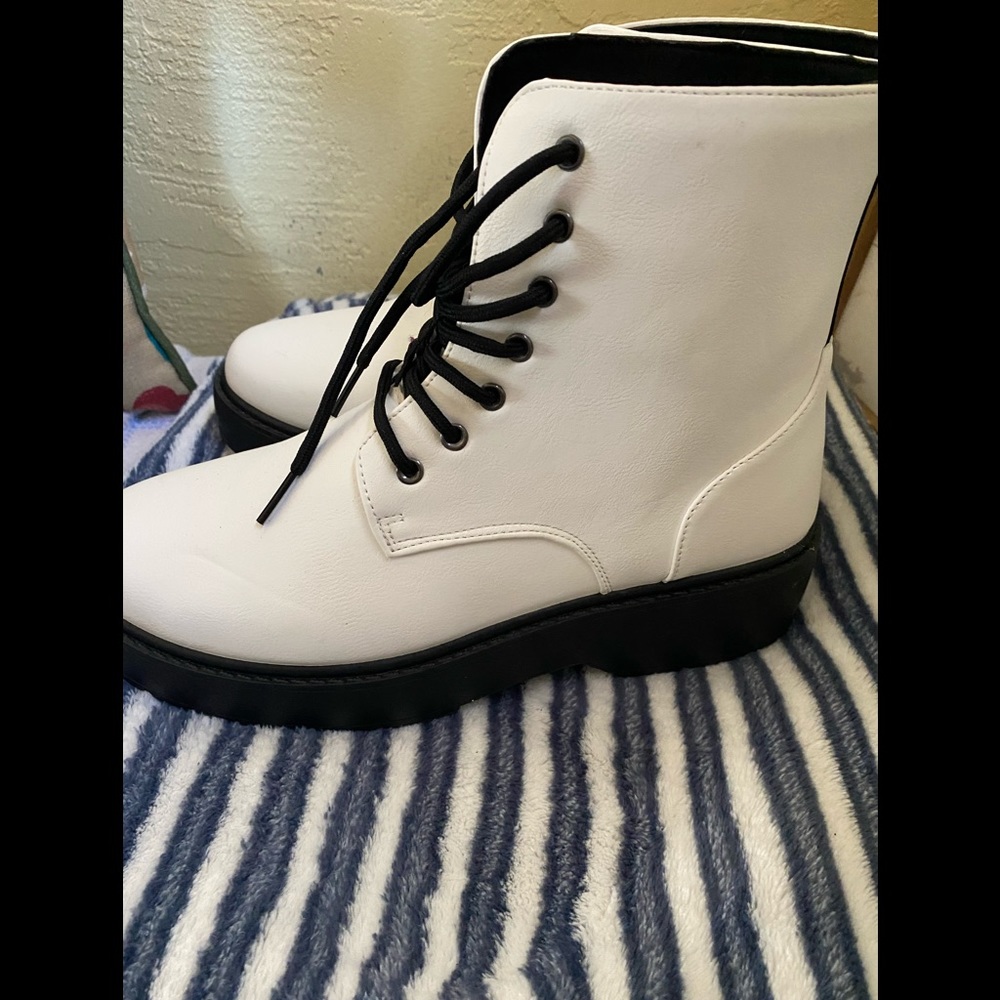 Charles Albert White Combat Boots 10